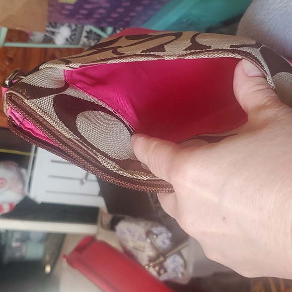 *Beautiful Coach Crossbody Bag - Picture 7 of 9